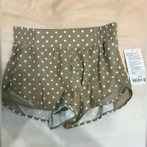 Lululemon High Rise 2.5” Hotty Hot